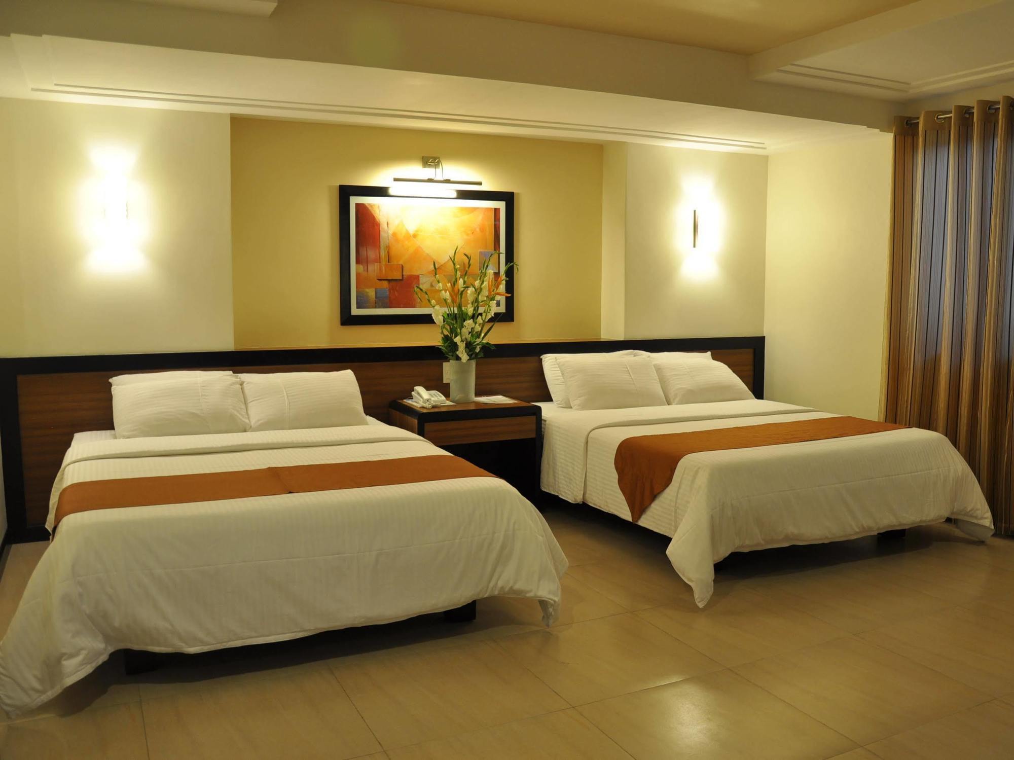 O Hotel Баколод Екстериор снимка